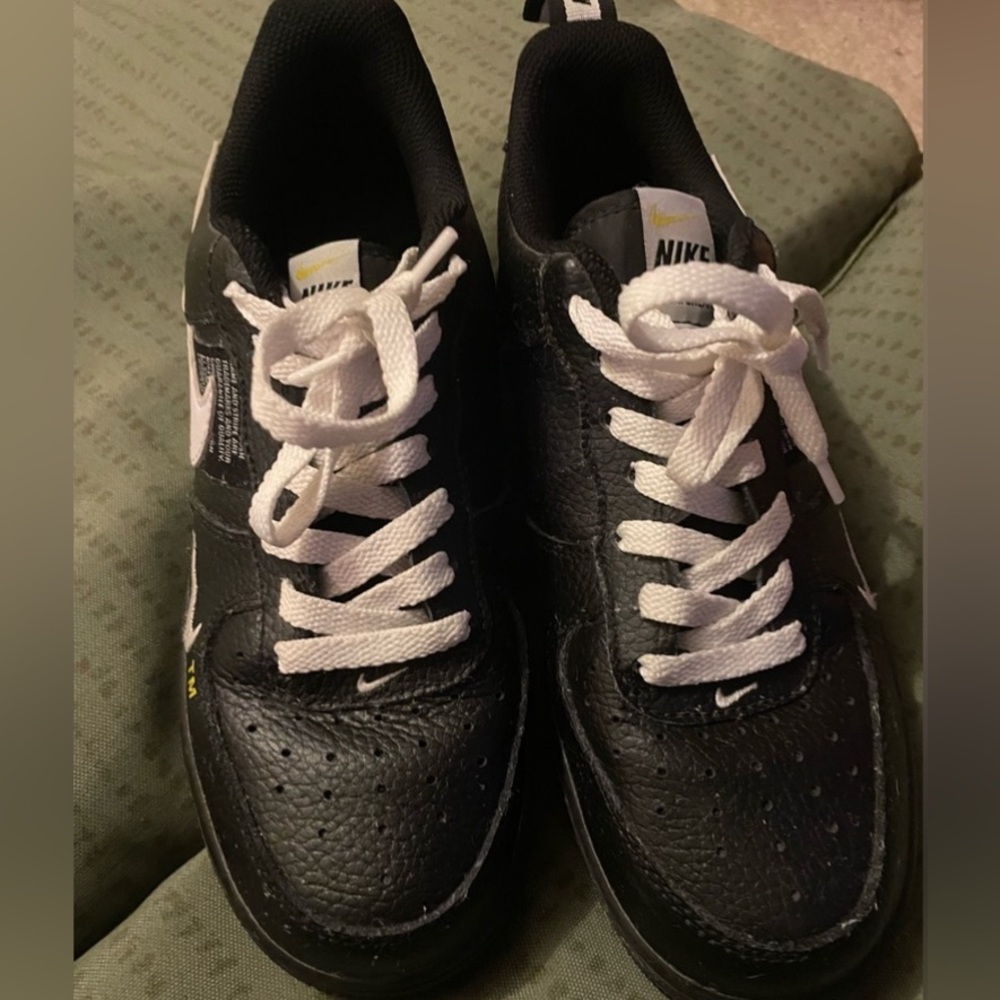 Nike Air Force 1 '07 LV8 'Overbranding' Classic Kicks - Picture 4 of 6